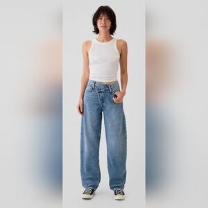NWOT...Gap High Rise Barrel Jeans